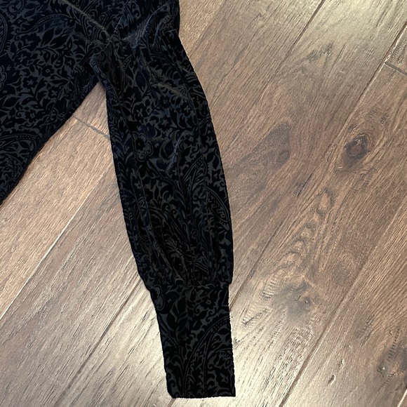 Lauren Ralph Lauren Black Damask Floral Pants and the top - Picture 7 of 8